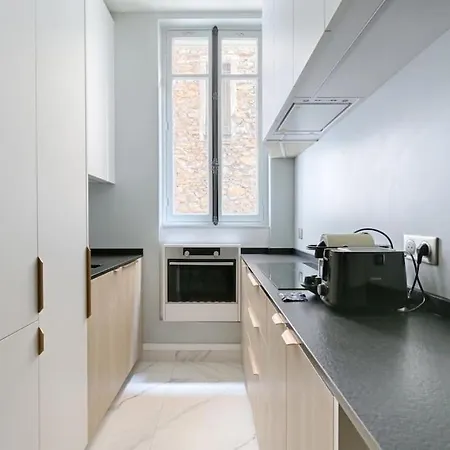 Champs Elysees Marbeuf Magnifique 4p Apartment